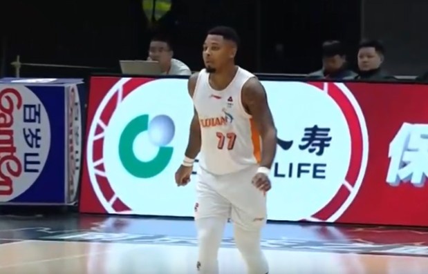 开云体育下载-超级得分手！皮特森半场15分钟 9中5&amp;罚球7中7砍下20分4板3助